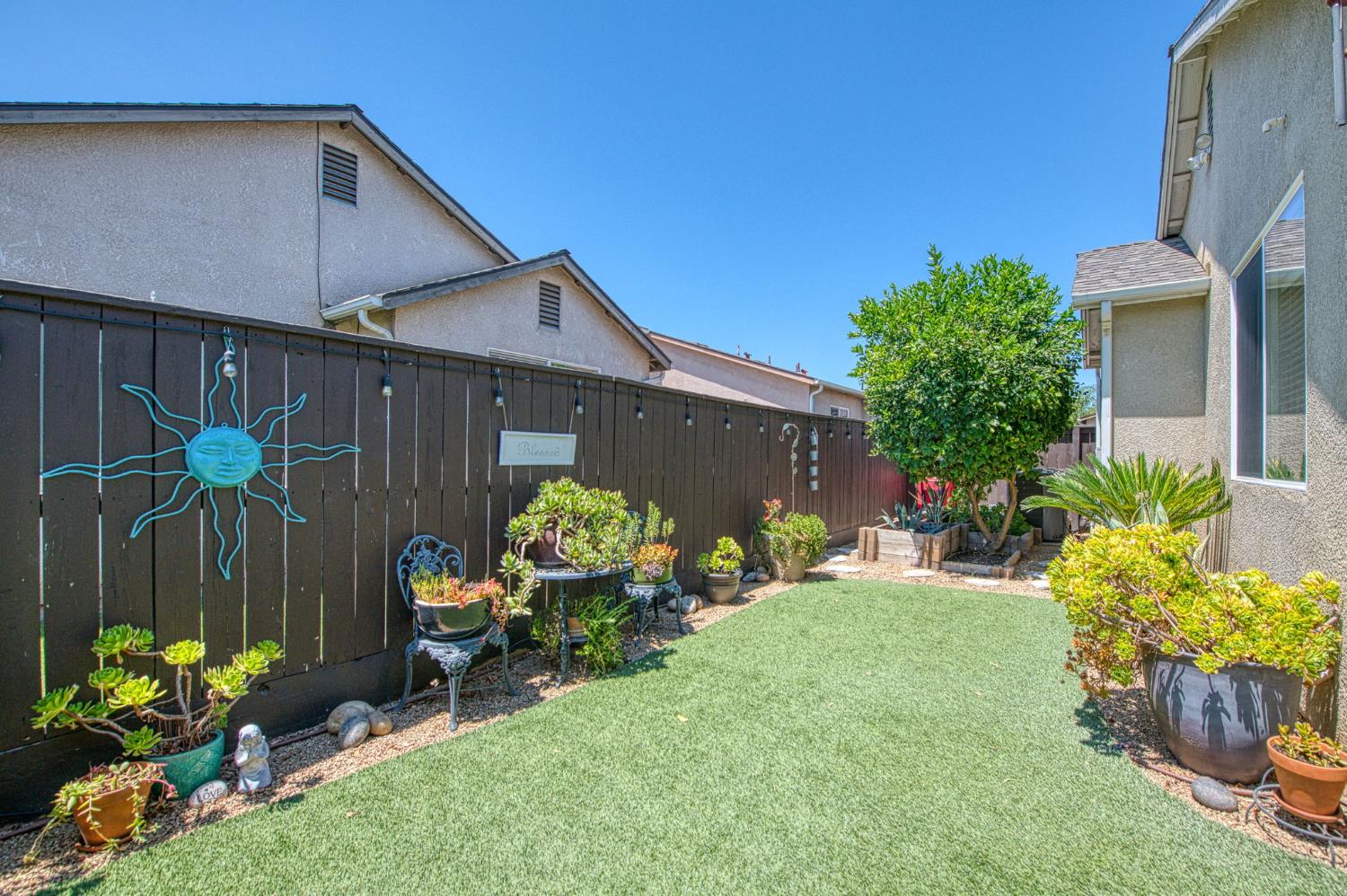 3665 W Black Walnut Ln, Fresno, CA 93711