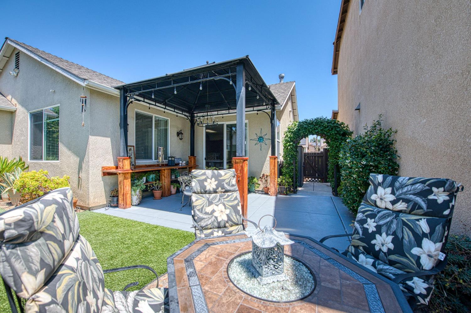 3665 W Black Walnut Ln, Fresno, CA 93711