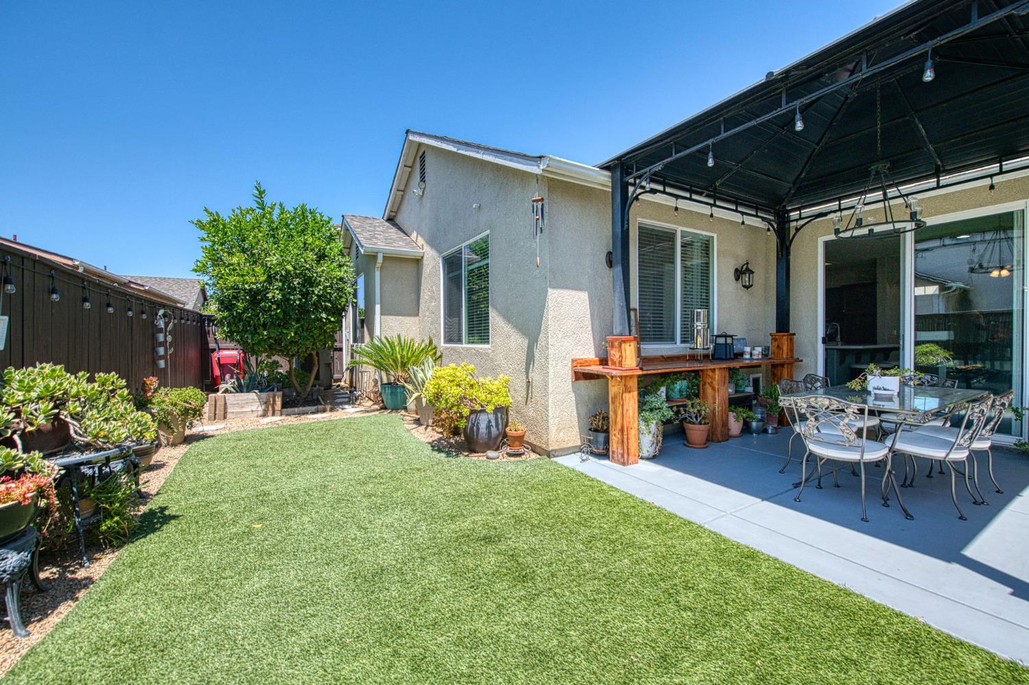 3665 W Black Walnut Ln, Fresno, CA 93711