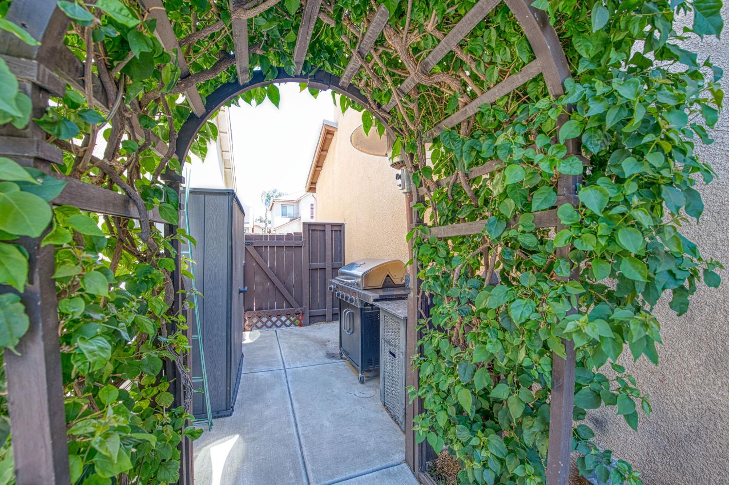 3665 W Black Walnut Ln, Fresno, CA 93711