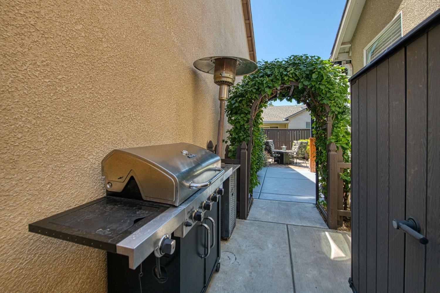 3665 W Black Walnut Ln, Fresno, CA 93711