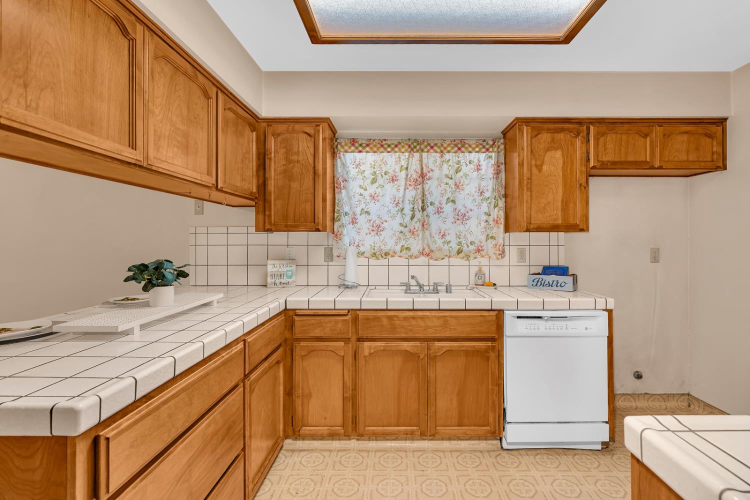 1241 Warkentin St, Kingsburg, CA 93631