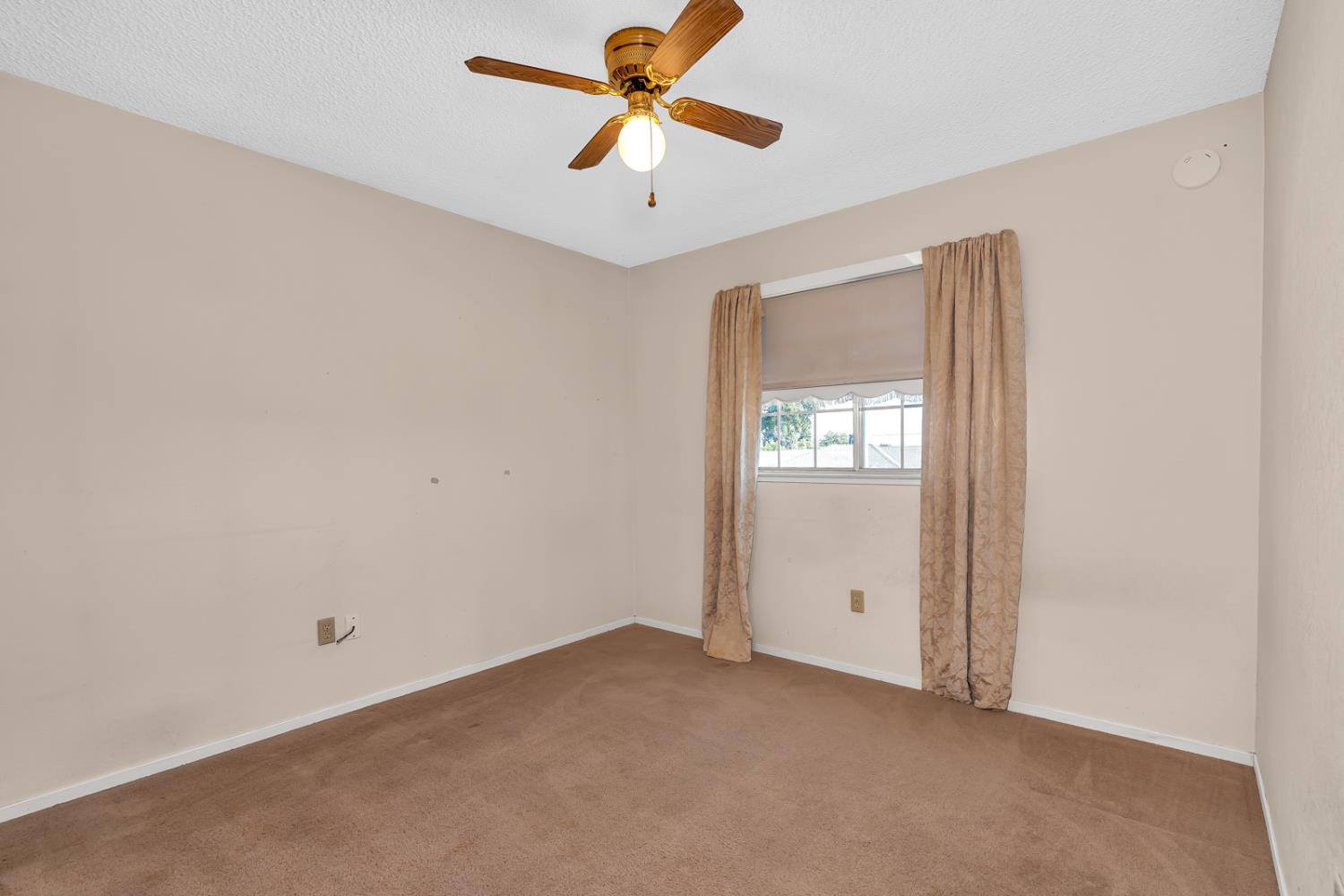 1241 Warkentin St, Kingsburg, CA 93631