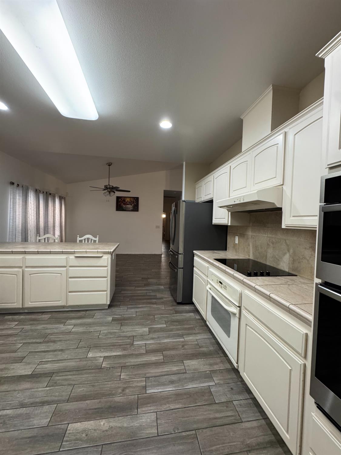 1656 Camino Ln, Madera, CA 93637