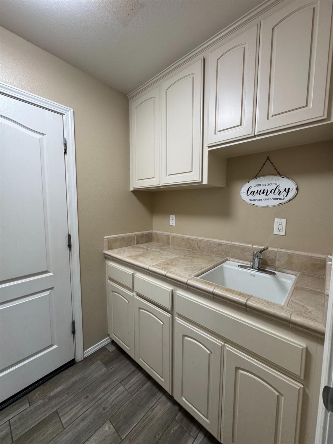1656 Camino Ln, Madera, CA 93637
