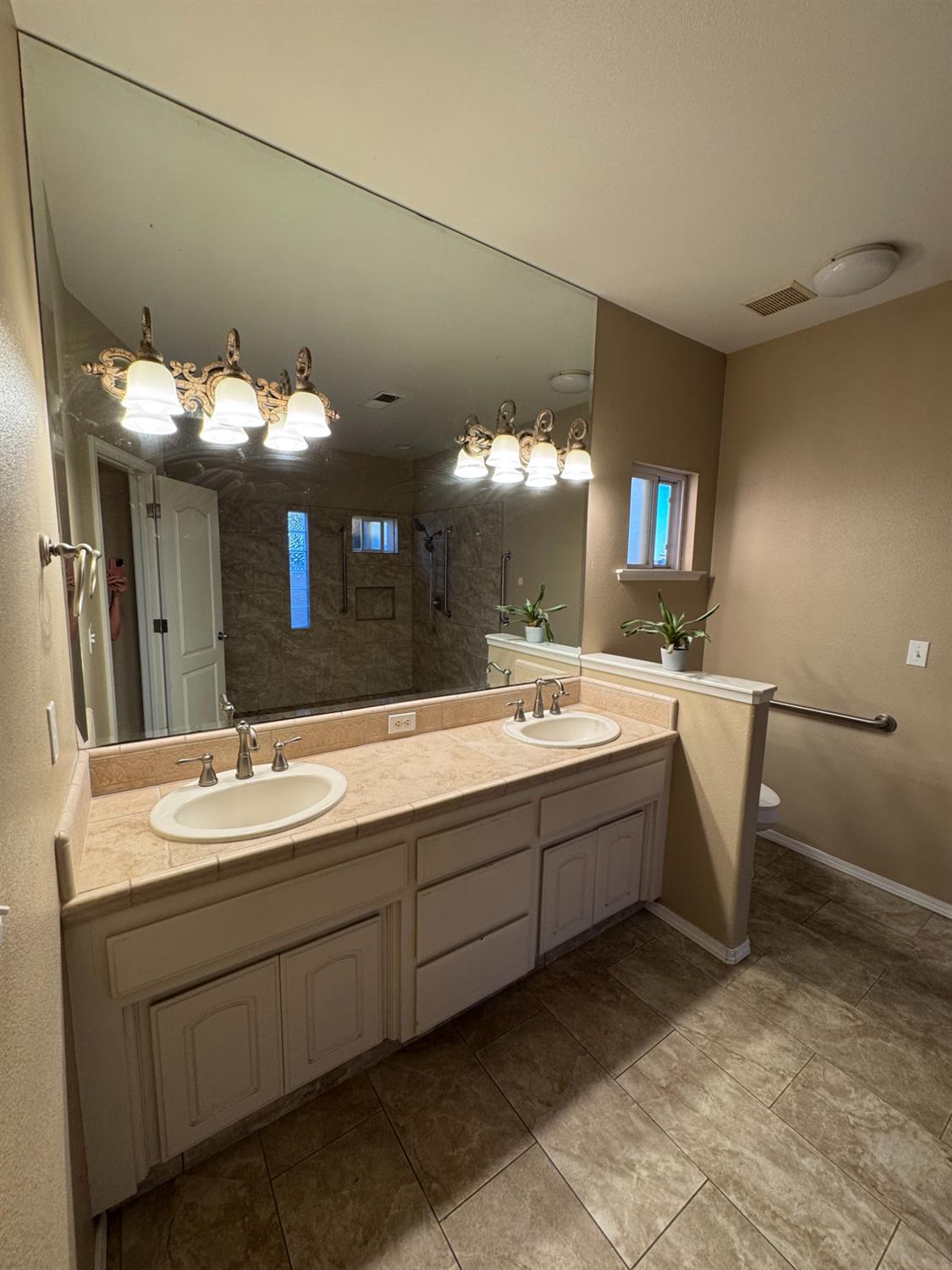 1656 Camino Ln, Madera, CA 93637