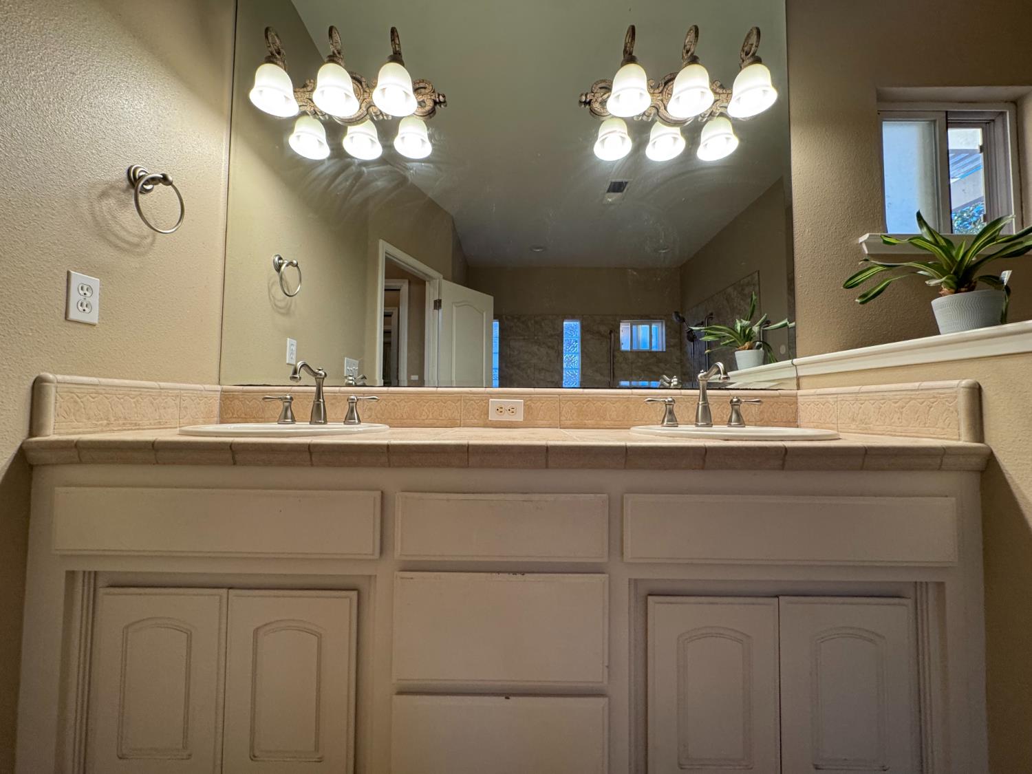 1656 Camino Ln, Madera, CA 93637