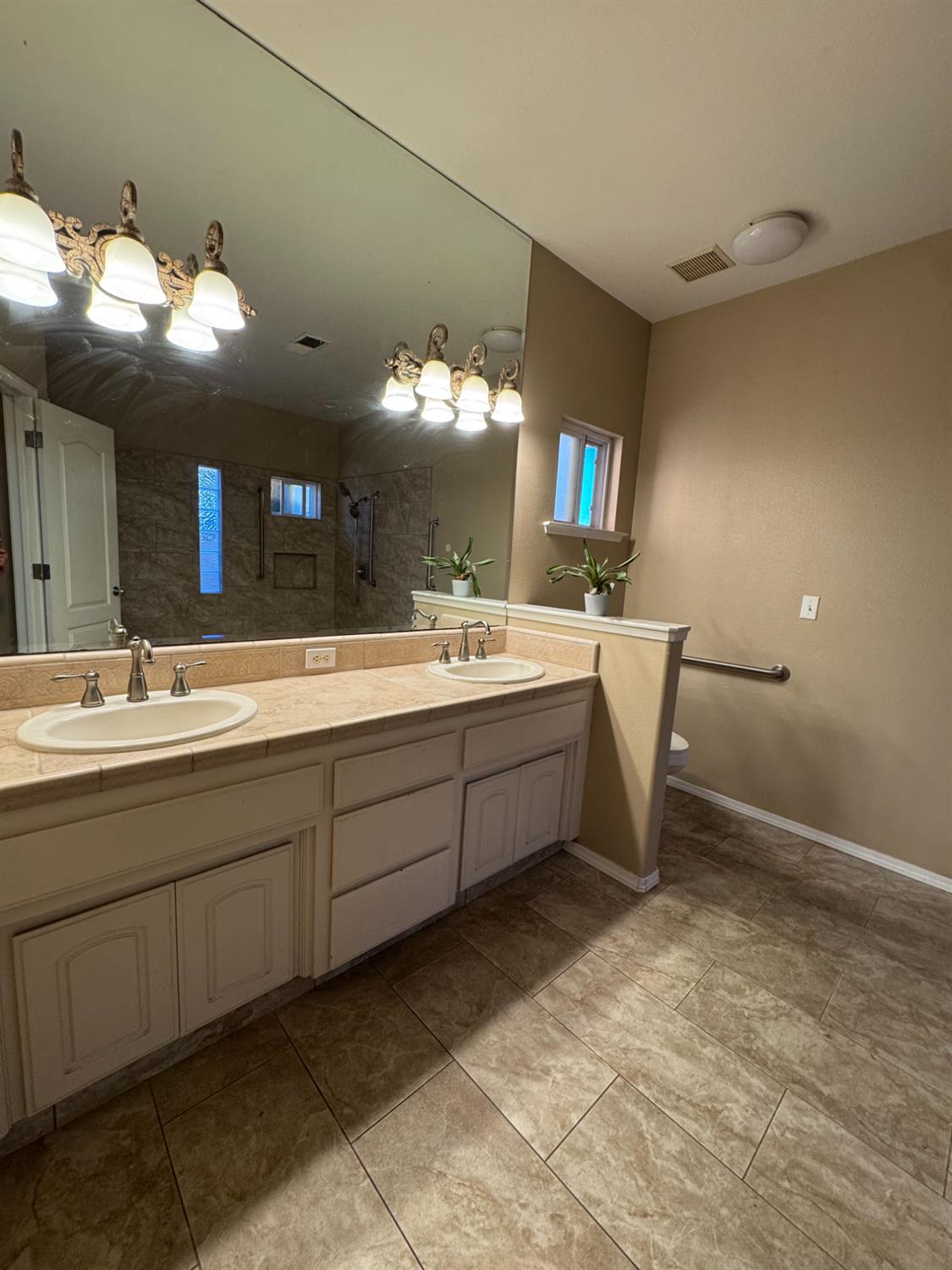1656 Camino Ln, Madera, CA 93637