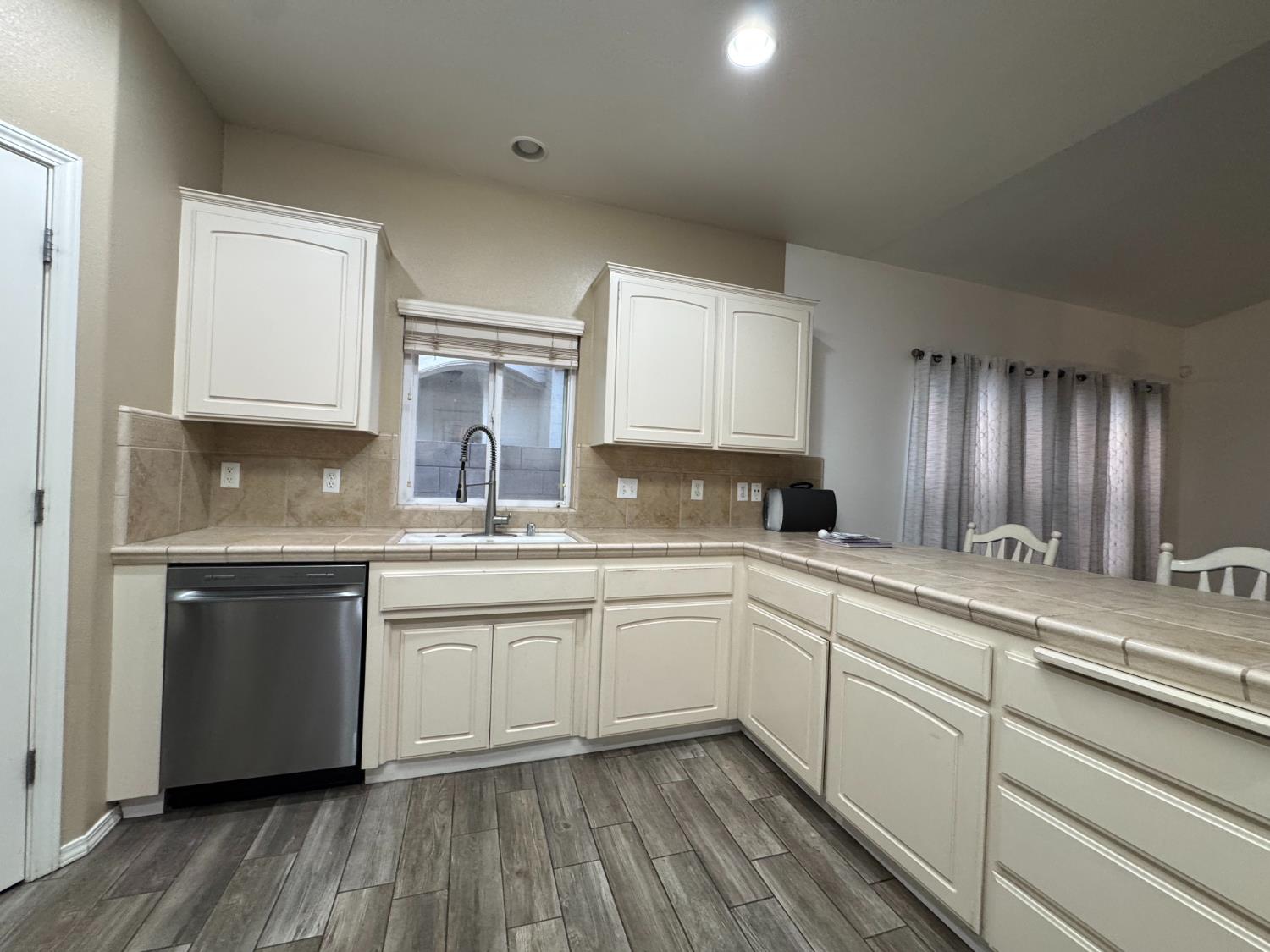 1656 Camino Ln, Madera, CA 93637