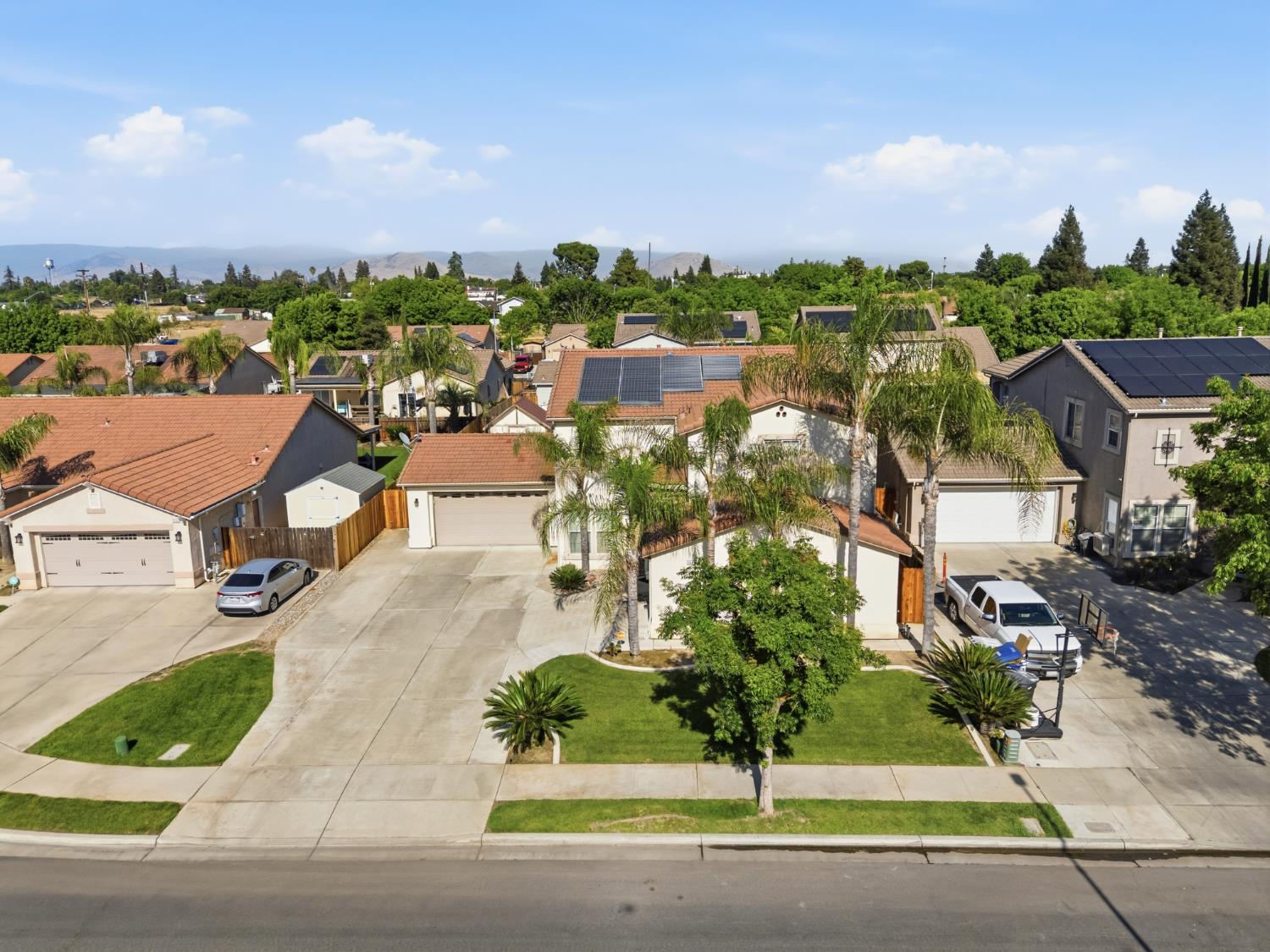 1406 Lily Ave, Sanger, CA 93657