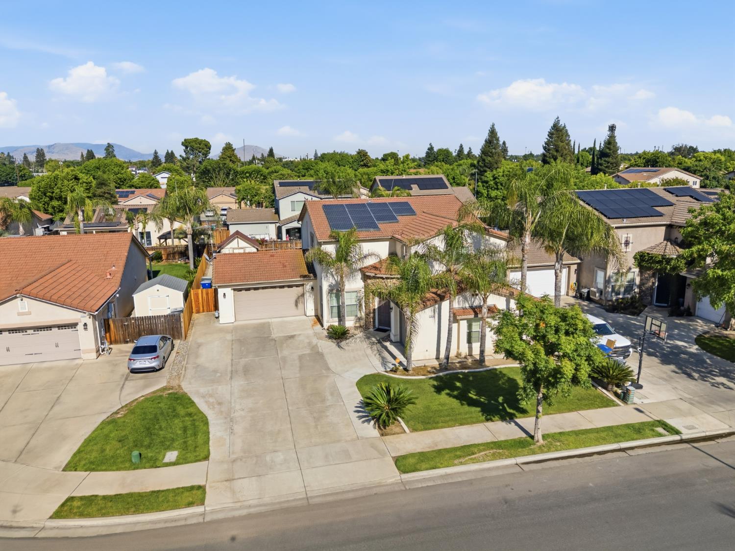1406 Lily Ave, Sanger, CA 93657