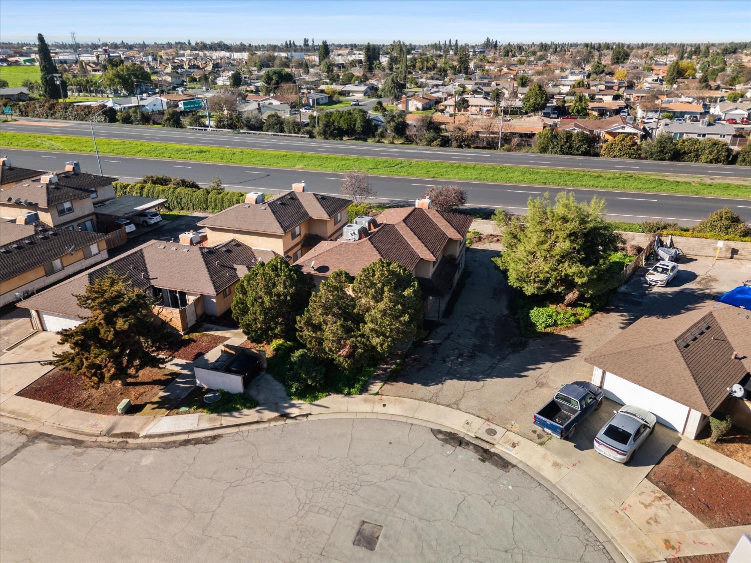 1081 Stonegate Cove Dr, Porterville, CA 93257