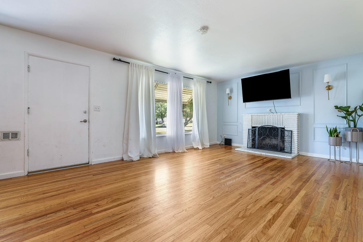 3913 E Fountain Way, Fresno, CA 93726
