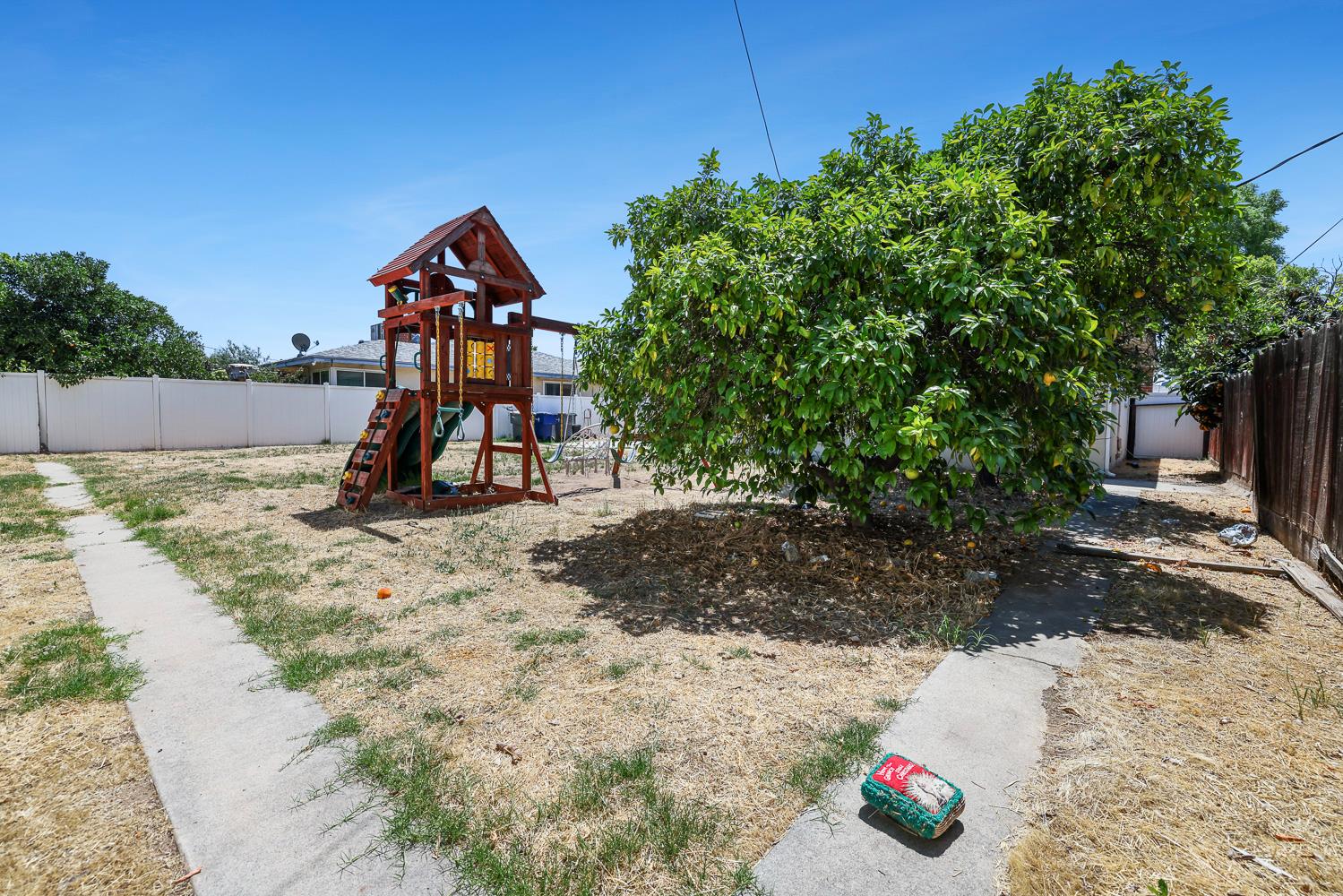 3913 E Fountain Way, Fresno, CA 93726