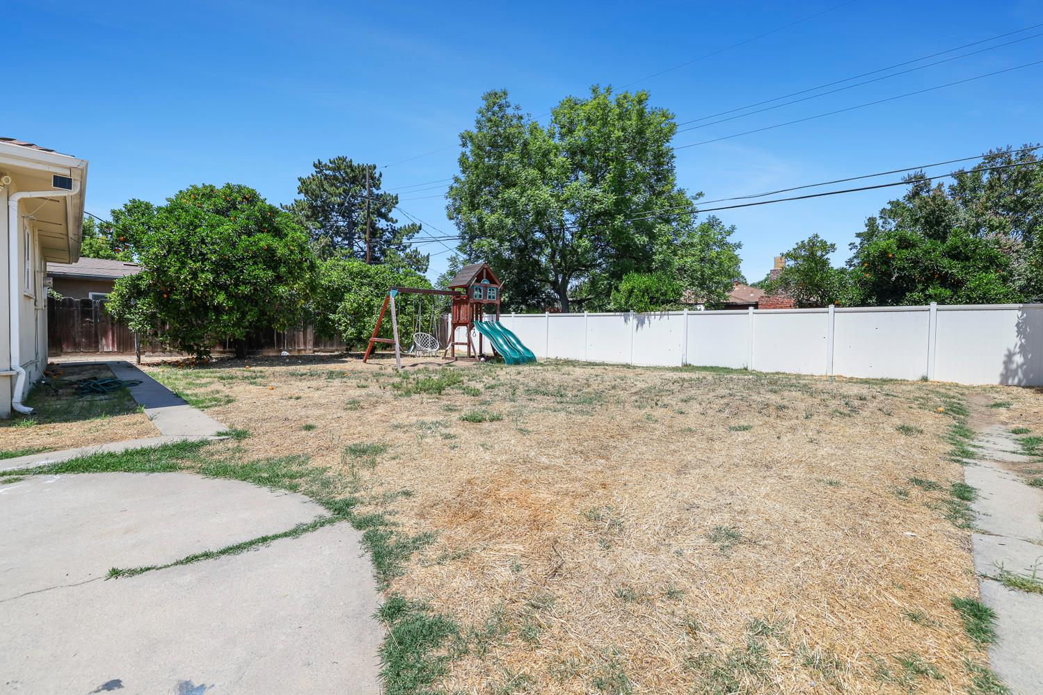 3913 E Fountain Way, Fresno, CA 93726