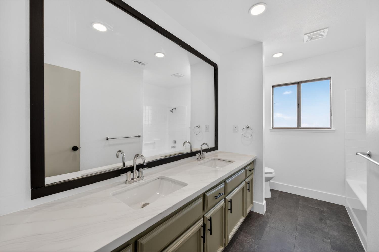 2929 W Sinclair St, Caruthers, CA 93609