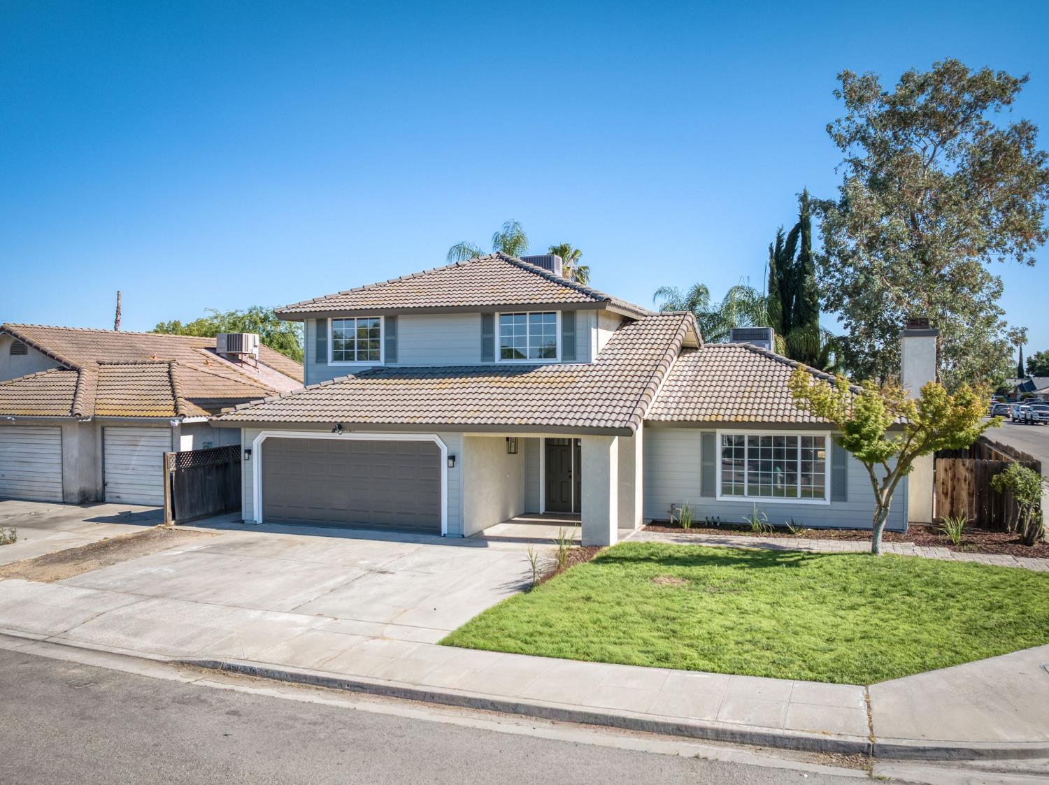 2929 W Sinclair St, Caruthers, CA 93609