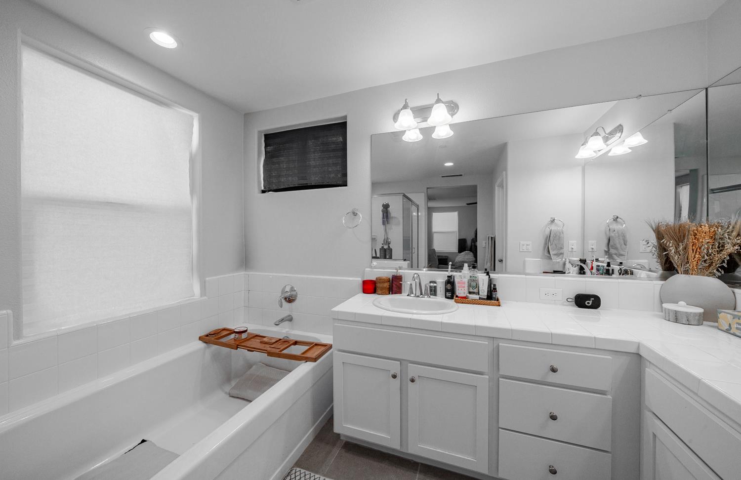 989 Moran Rd W, Madera, CA 93636