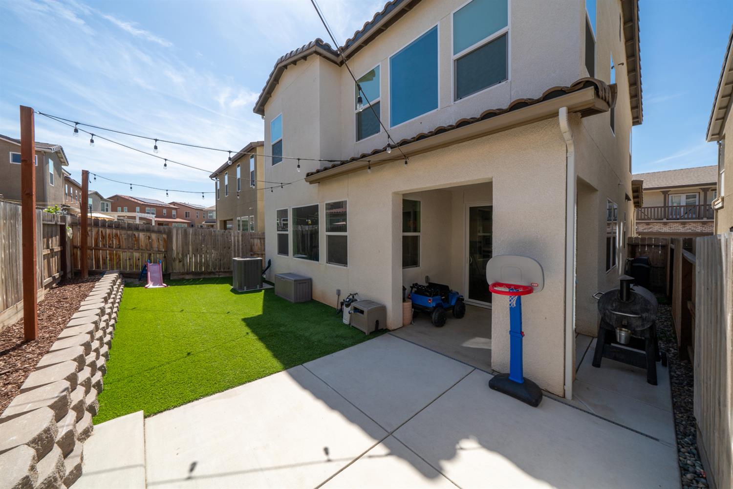 989 Moran Rd W, Madera, CA 93636