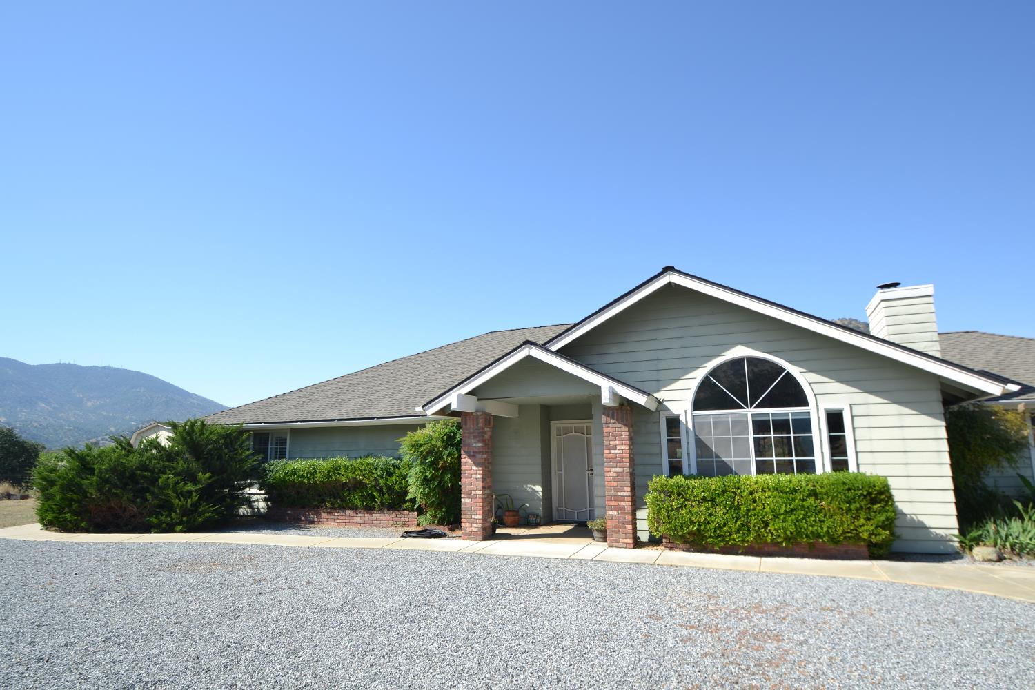 7221 Lupine Dr, Sanger, CA 93657