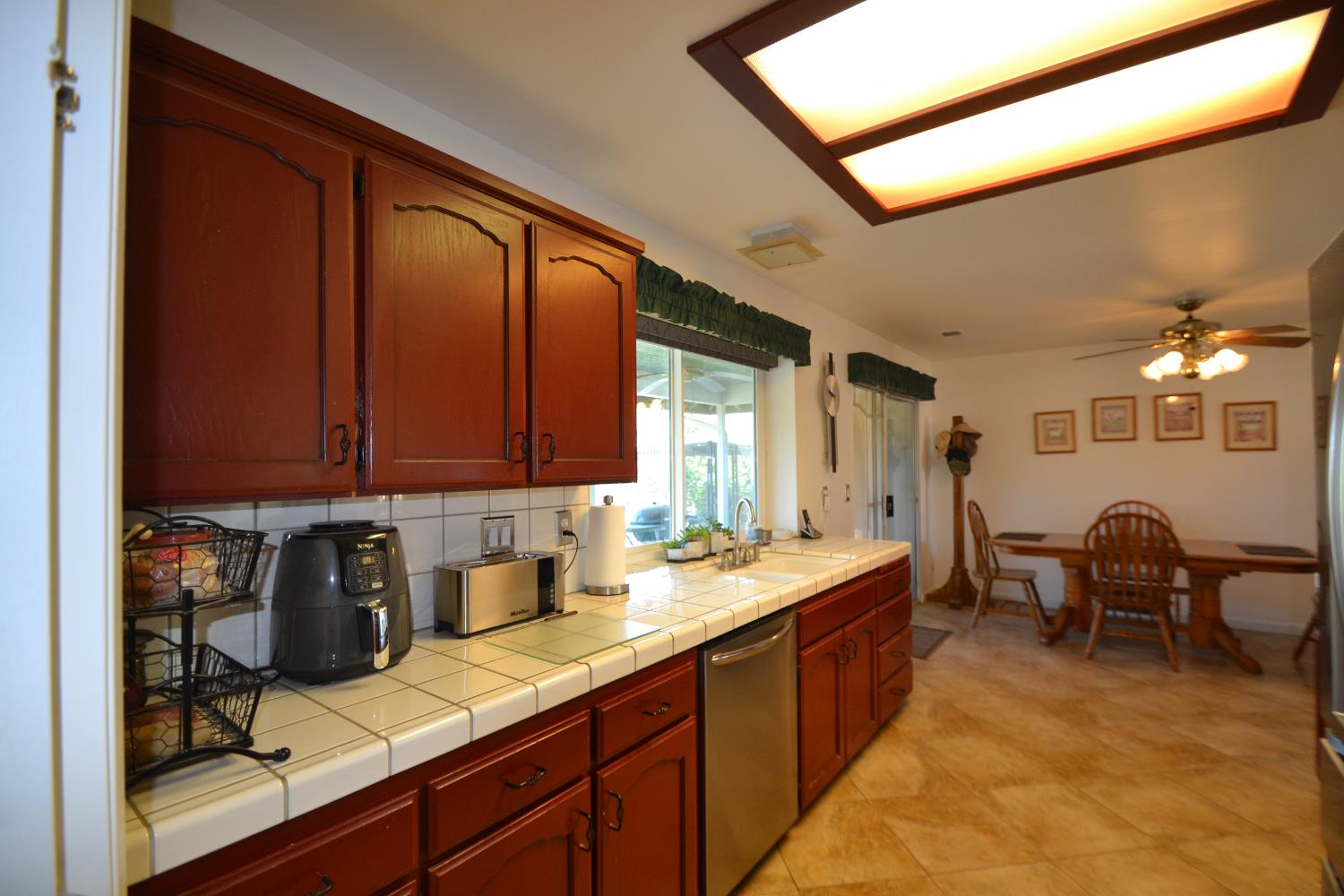 7221 Lupine Dr, Sanger, CA 93657