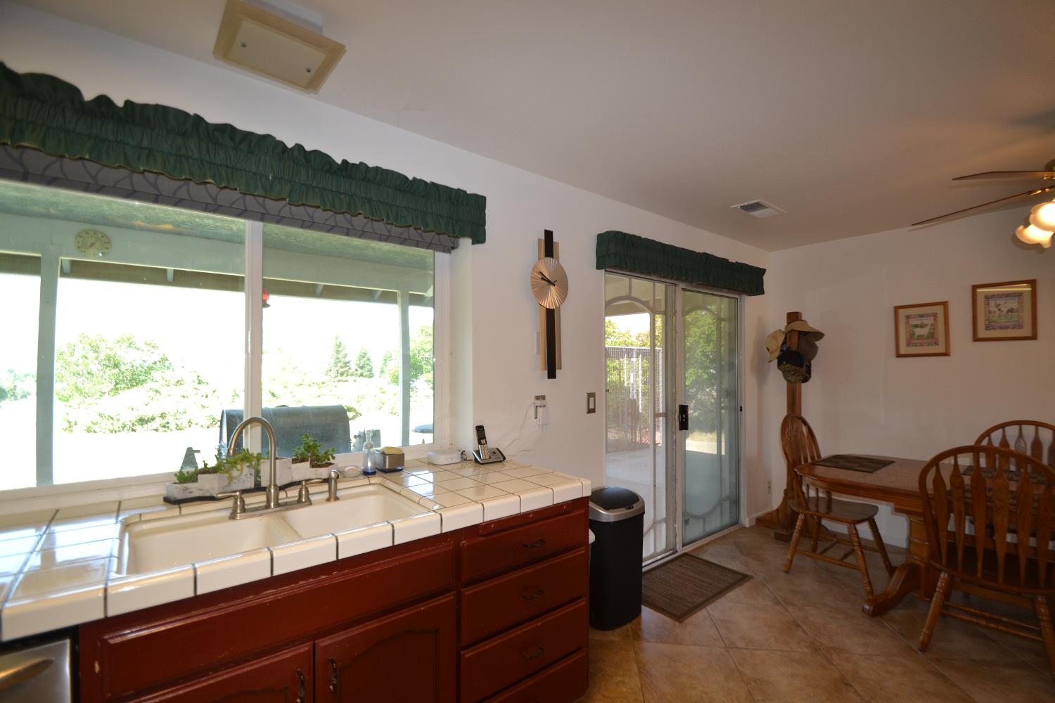 7221 Lupine Dr, Sanger, CA 93657
