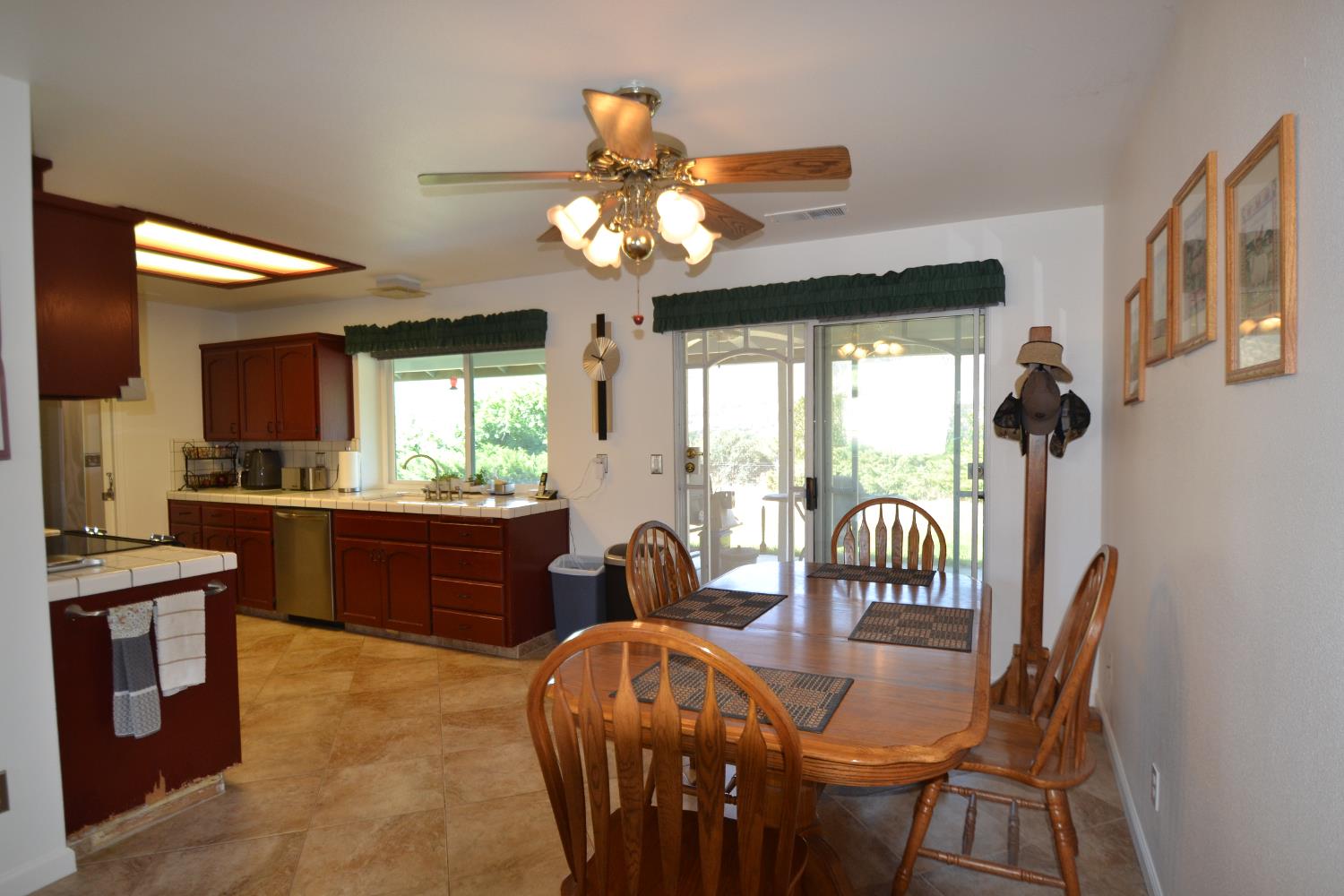 7221 Lupine Dr, Sanger, CA 93657