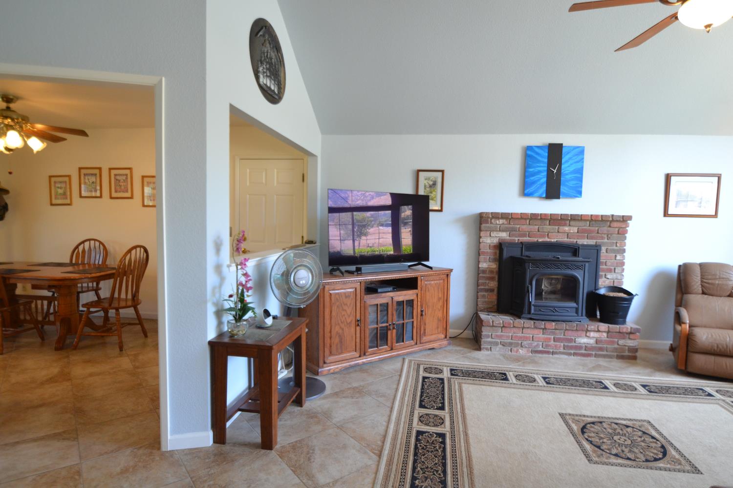 7221 Lupine Dr, Sanger, CA 93657
