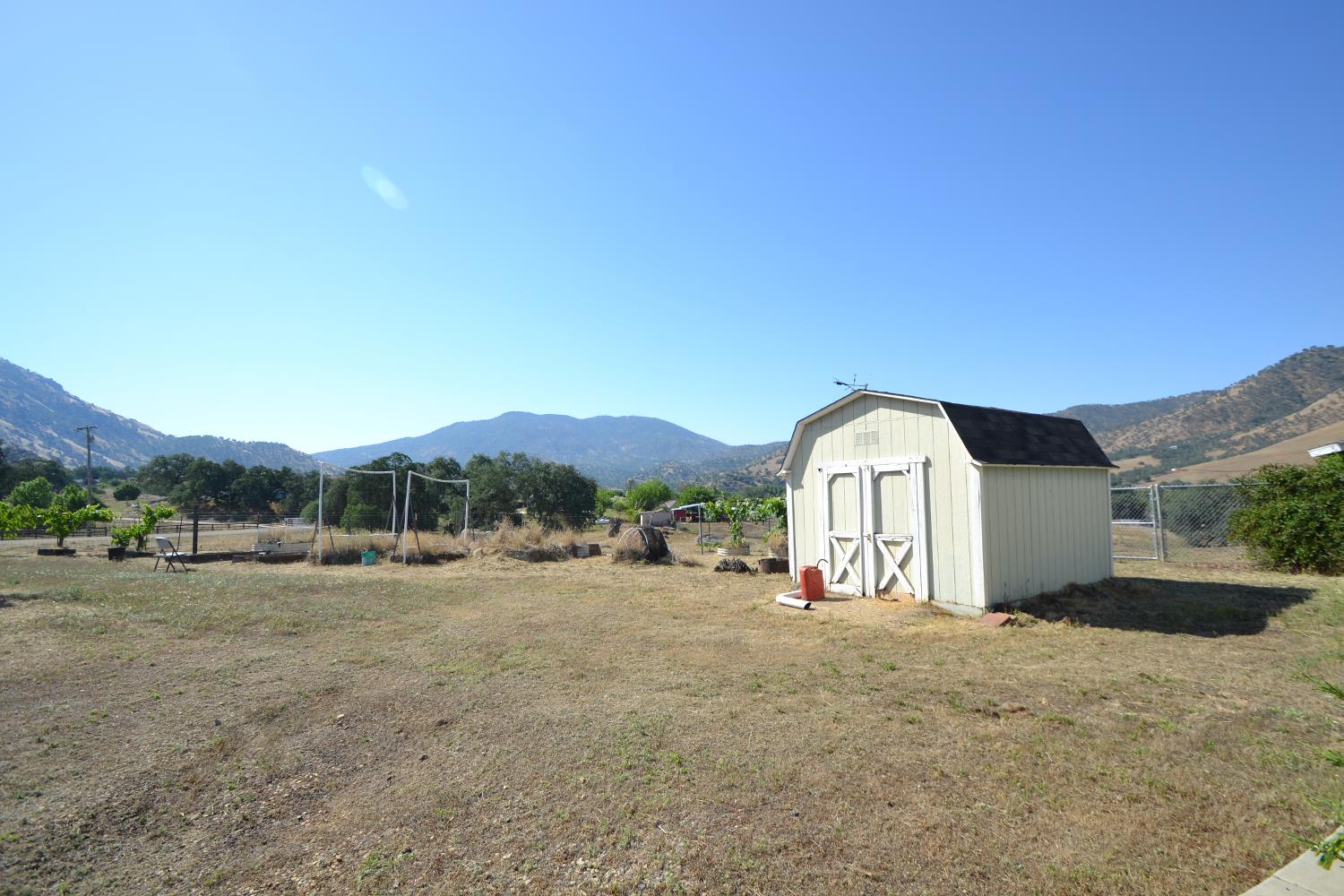 7221 Lupine Dr, Sanger, CA 93657
