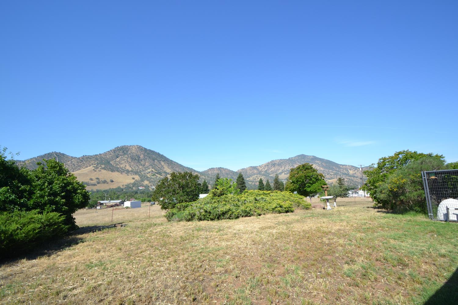 7221 Lupine Dr, Sanger, CA 93657
