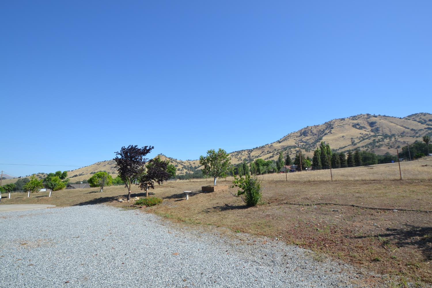7221 Lupine Dr, Sanger, CA 93657