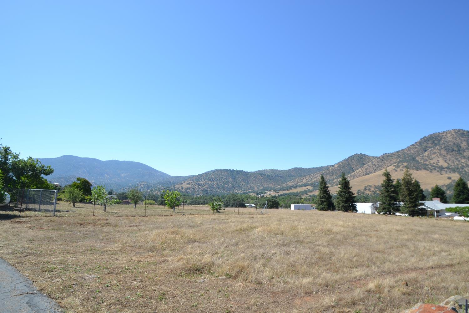 7221 Lupine Dr, Sanger, CA 93657