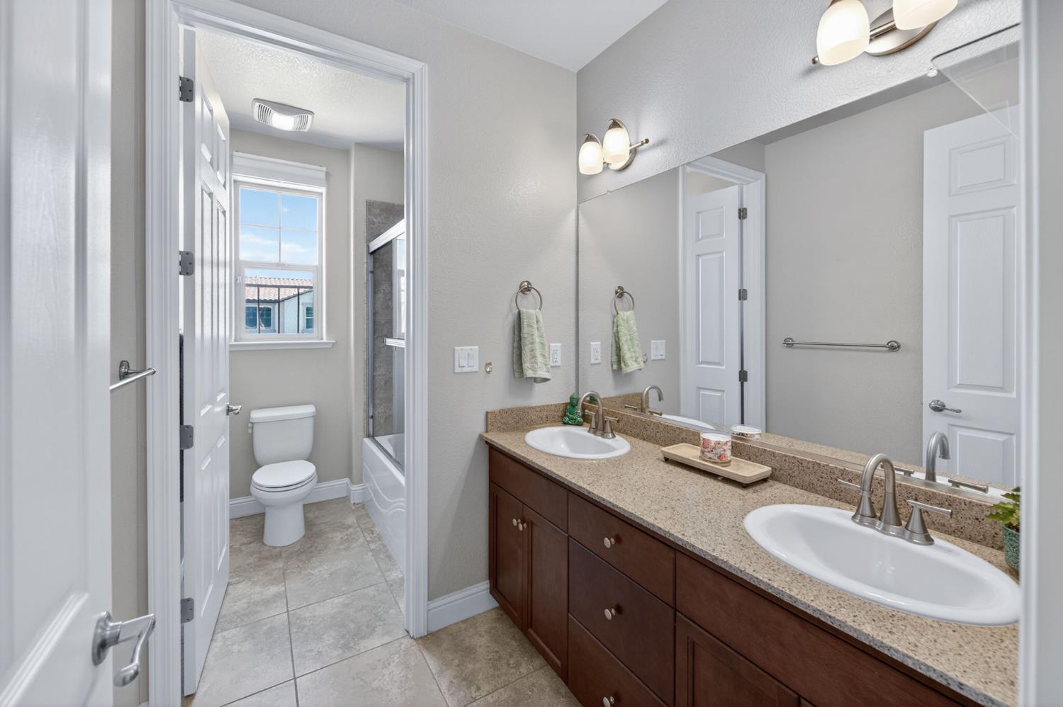 1634 E Autumn Sage Ave, Fresno, CA 93730