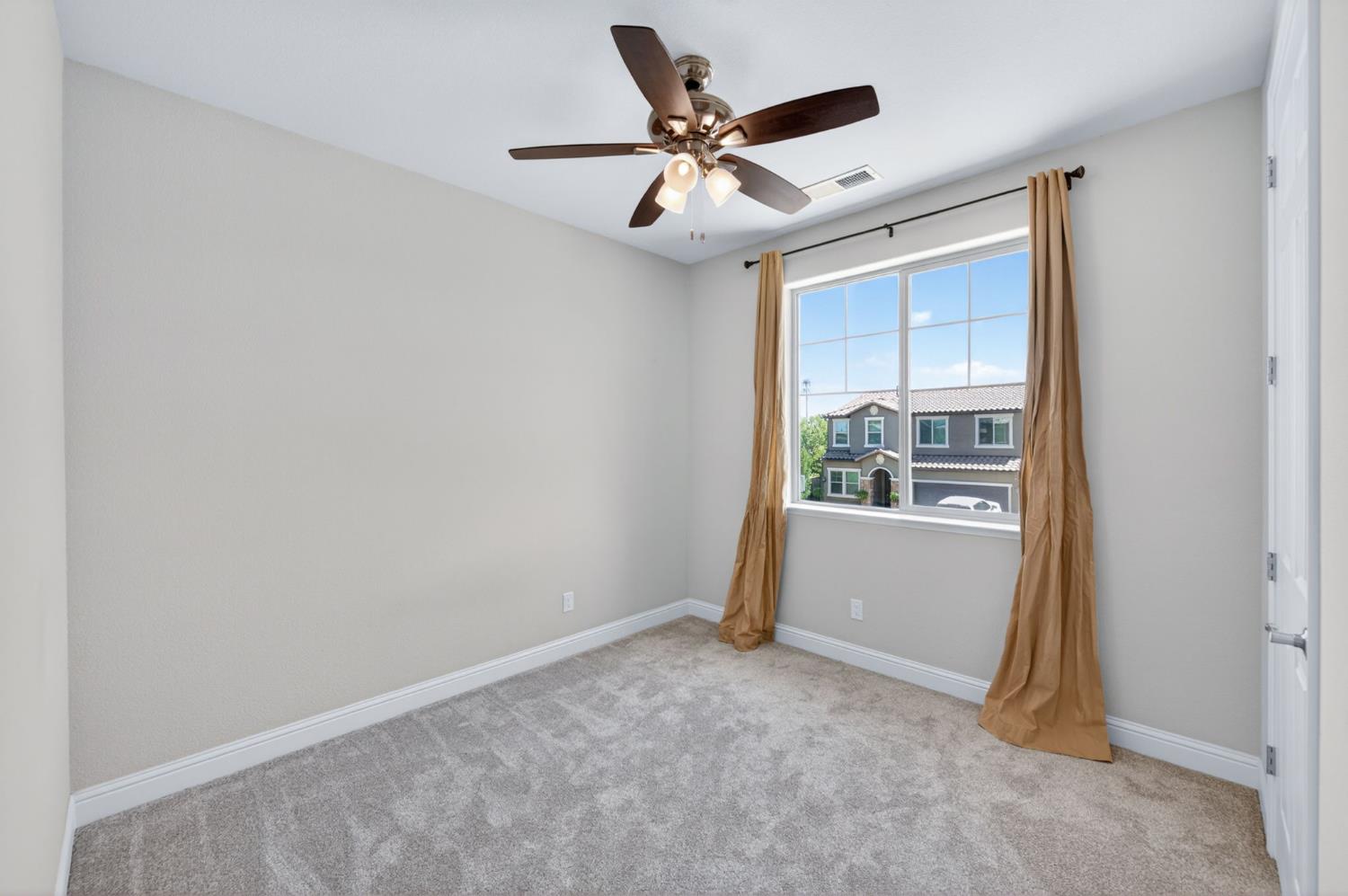 1634 E Autumn Sage Ave, Fresno, CA 93730