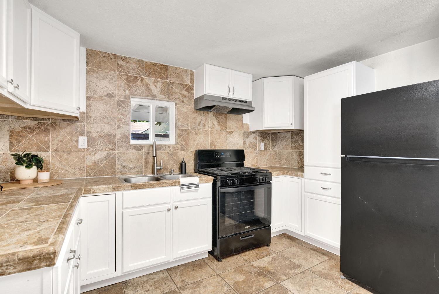 13583 E Parlier Ave, Parlier, CA 93648