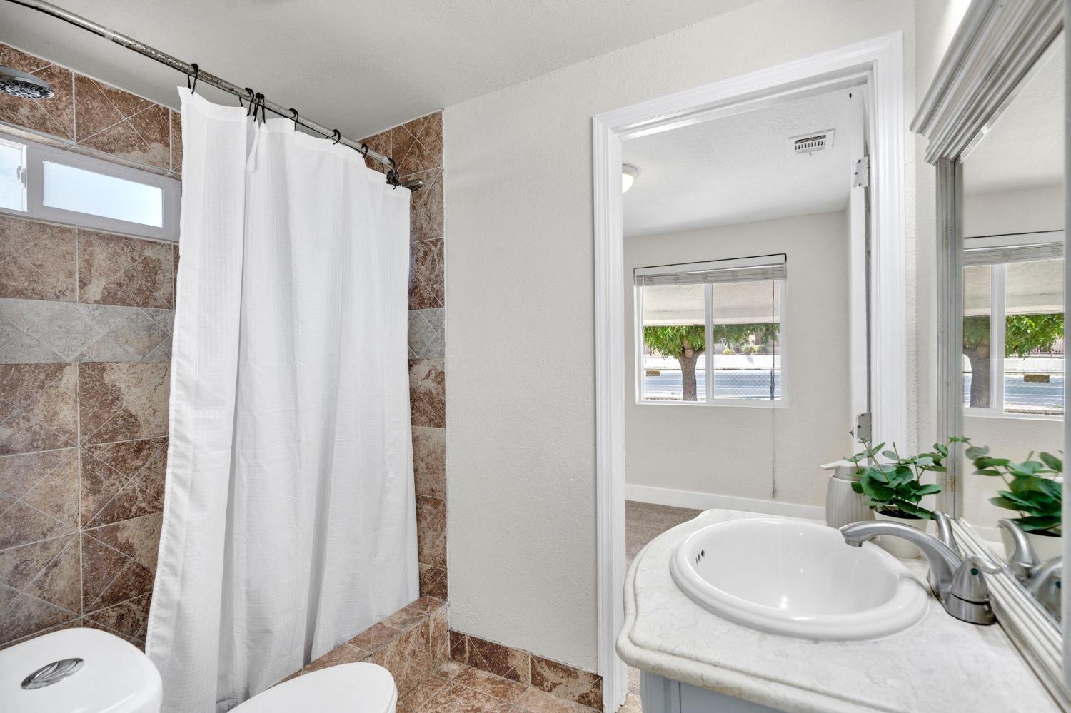 13583 E Parlier Ave, Parlier, CA 93648