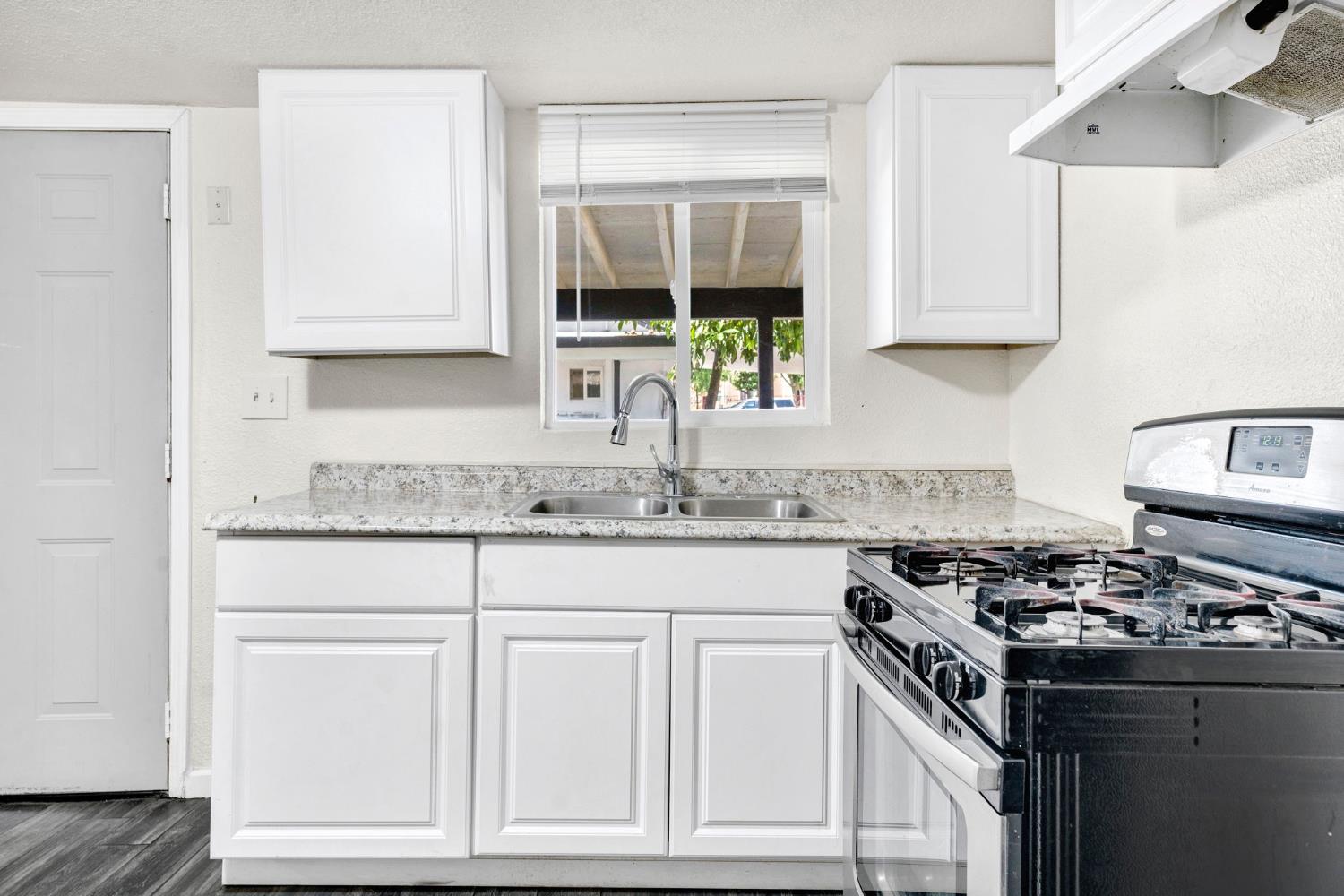 13583 E Parlier Ave, Parlier, CA 93648