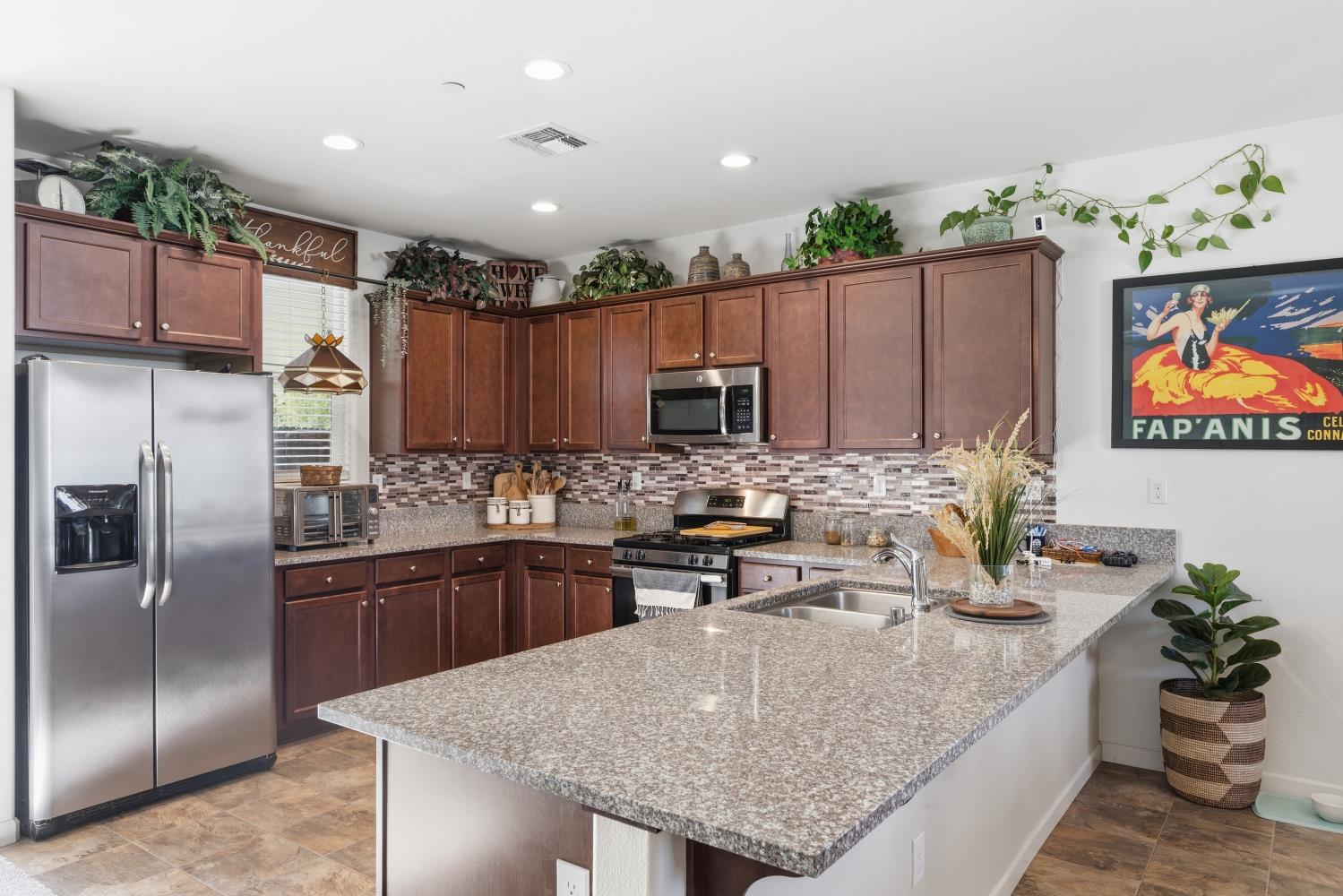 166 Rancho Santa Fe Dr, Madera, CA 93638