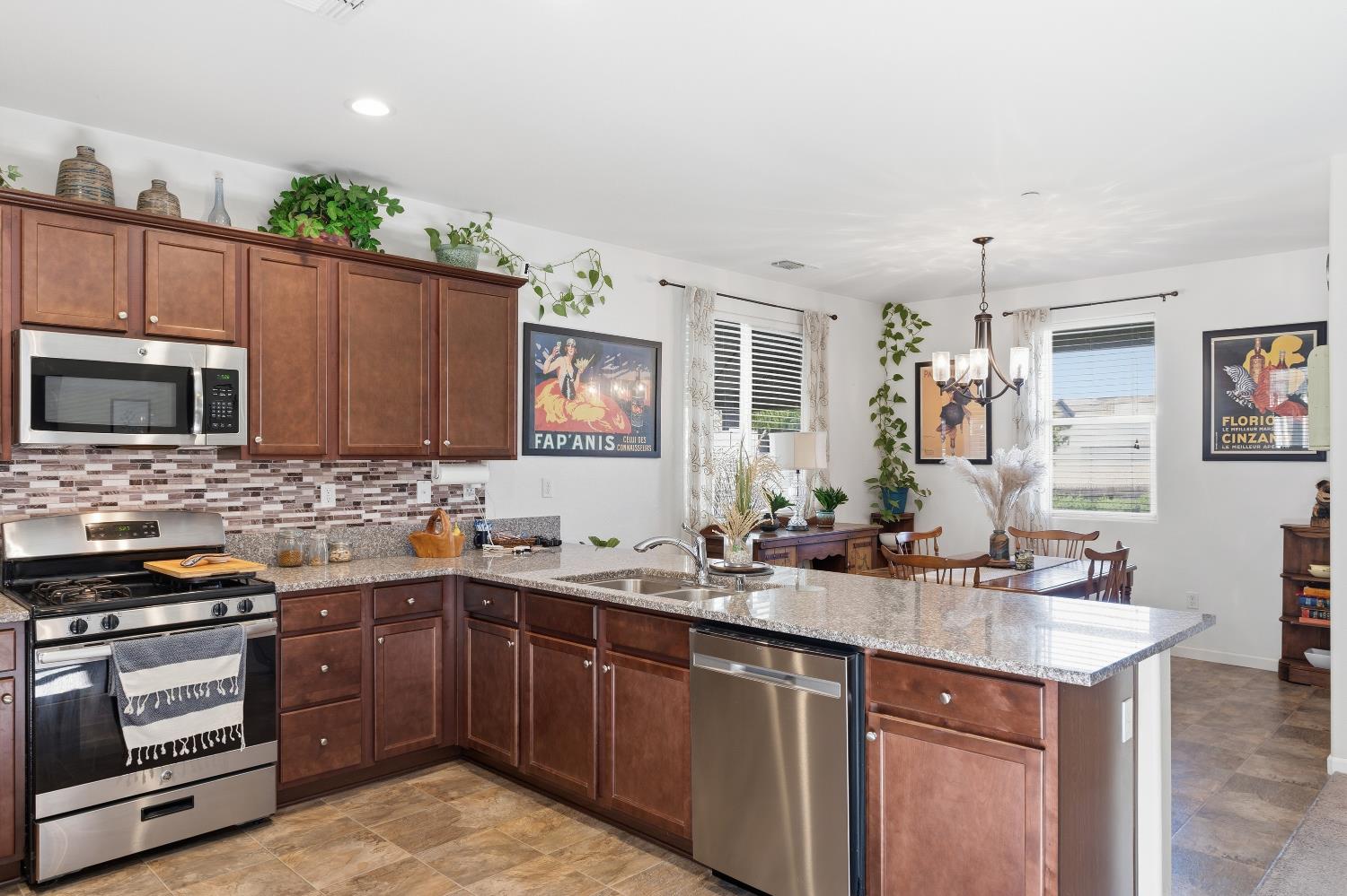 166 Rancho Santa Fe Dr, Madera, CA 93638