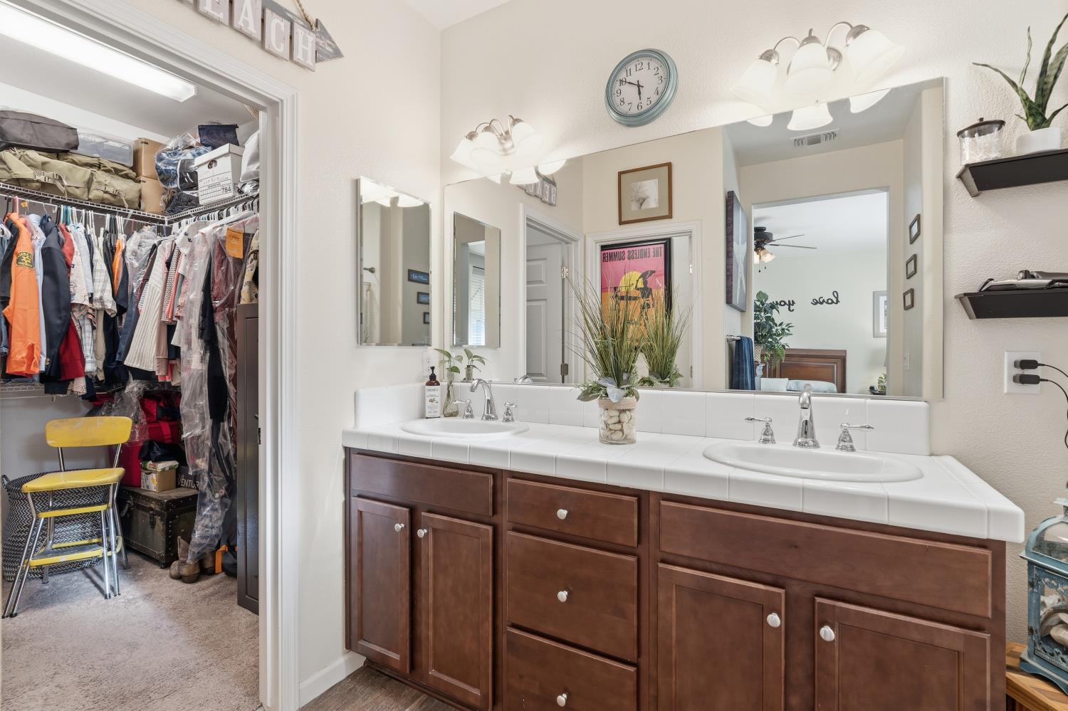 166 Rancho Santa Fe Dr, Madera, CA 93638