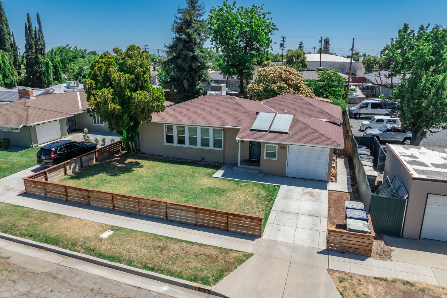 1630 N Delno Ave, Fresno, CA 93705