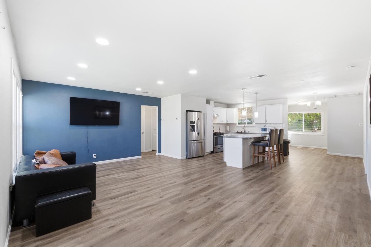 1630 N Delno Ave, Fresno, CA 93705