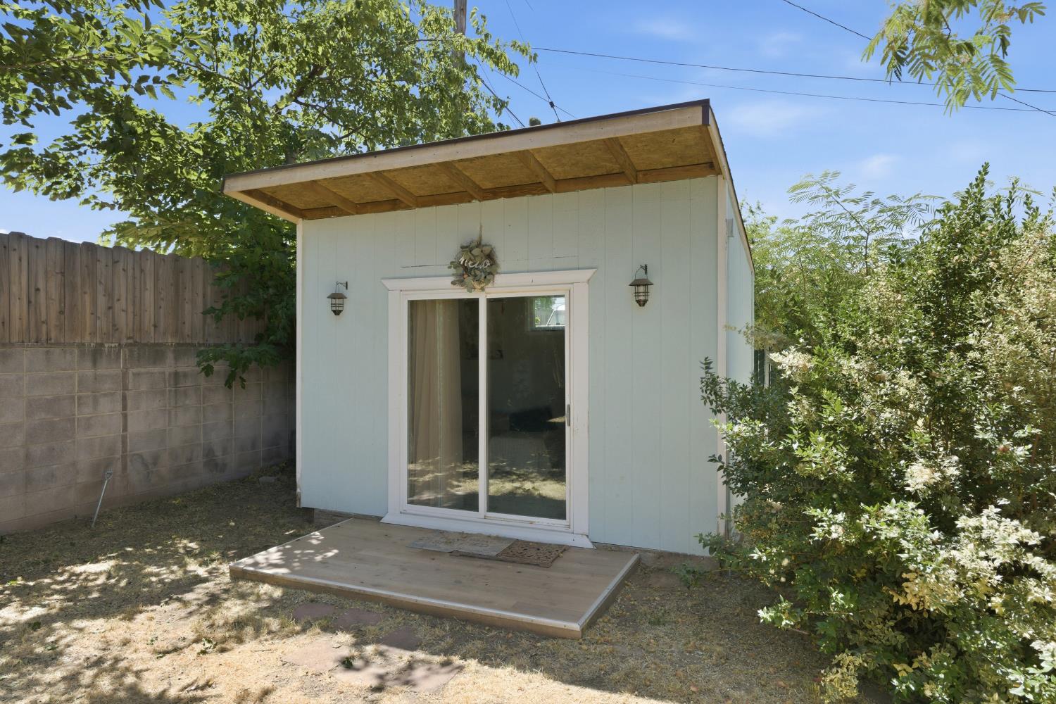 1630 N Delno Ave, Fresno, CA 93705
