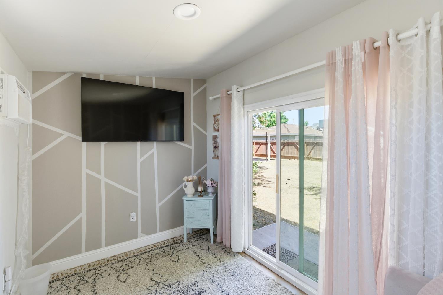 1630 N Delno Ave, Fresno, CA 93705