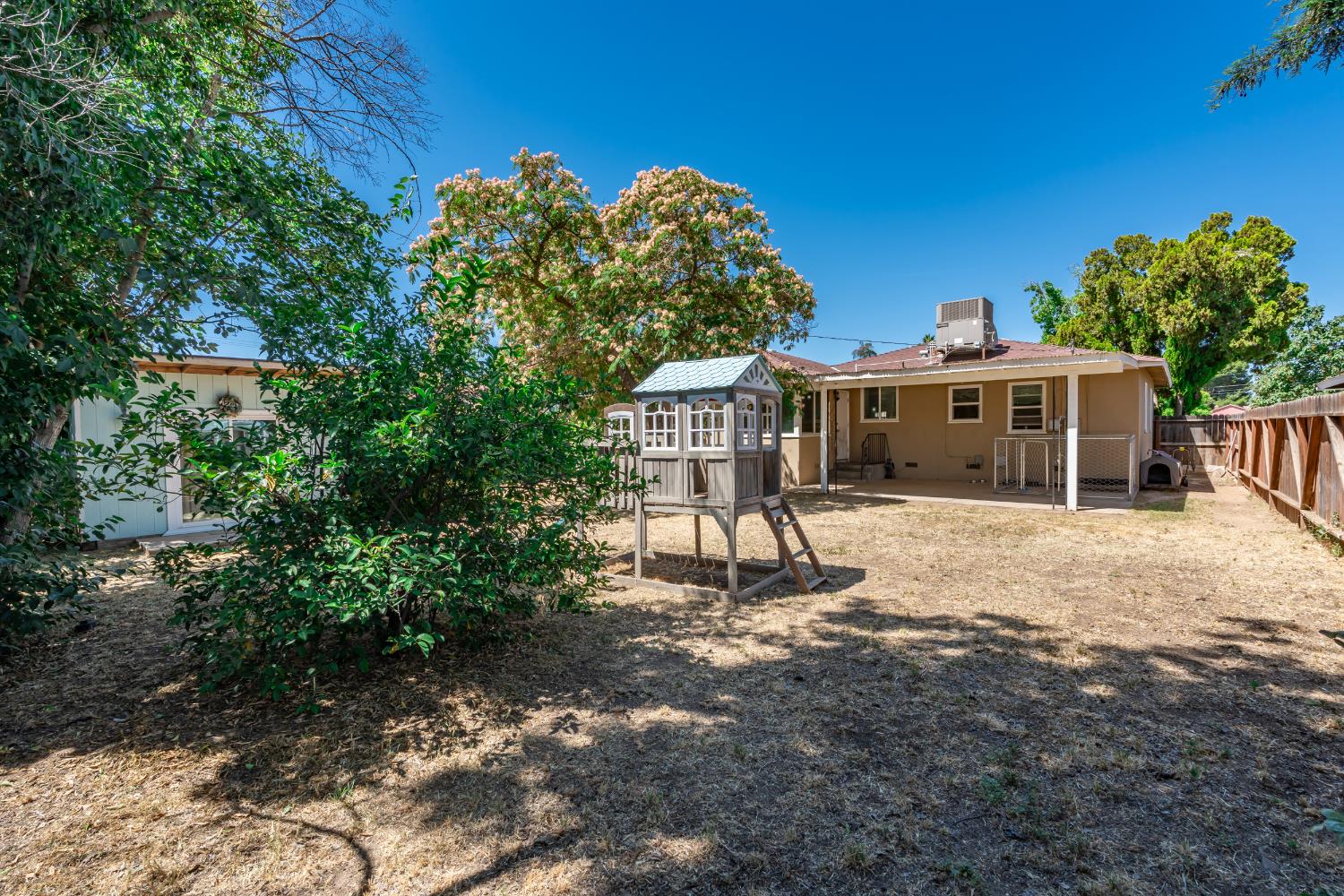 1630 N Delno Ave, Fresno, CA 93705