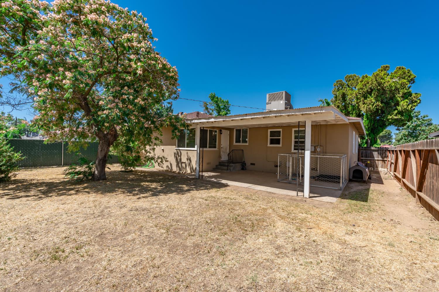 1630 N Delno Ave, Fresno, CA 93705