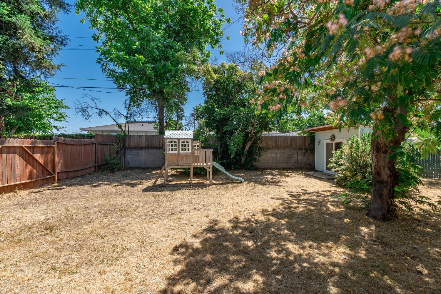 1630 N Delno Ave, Fresno, CA 93705