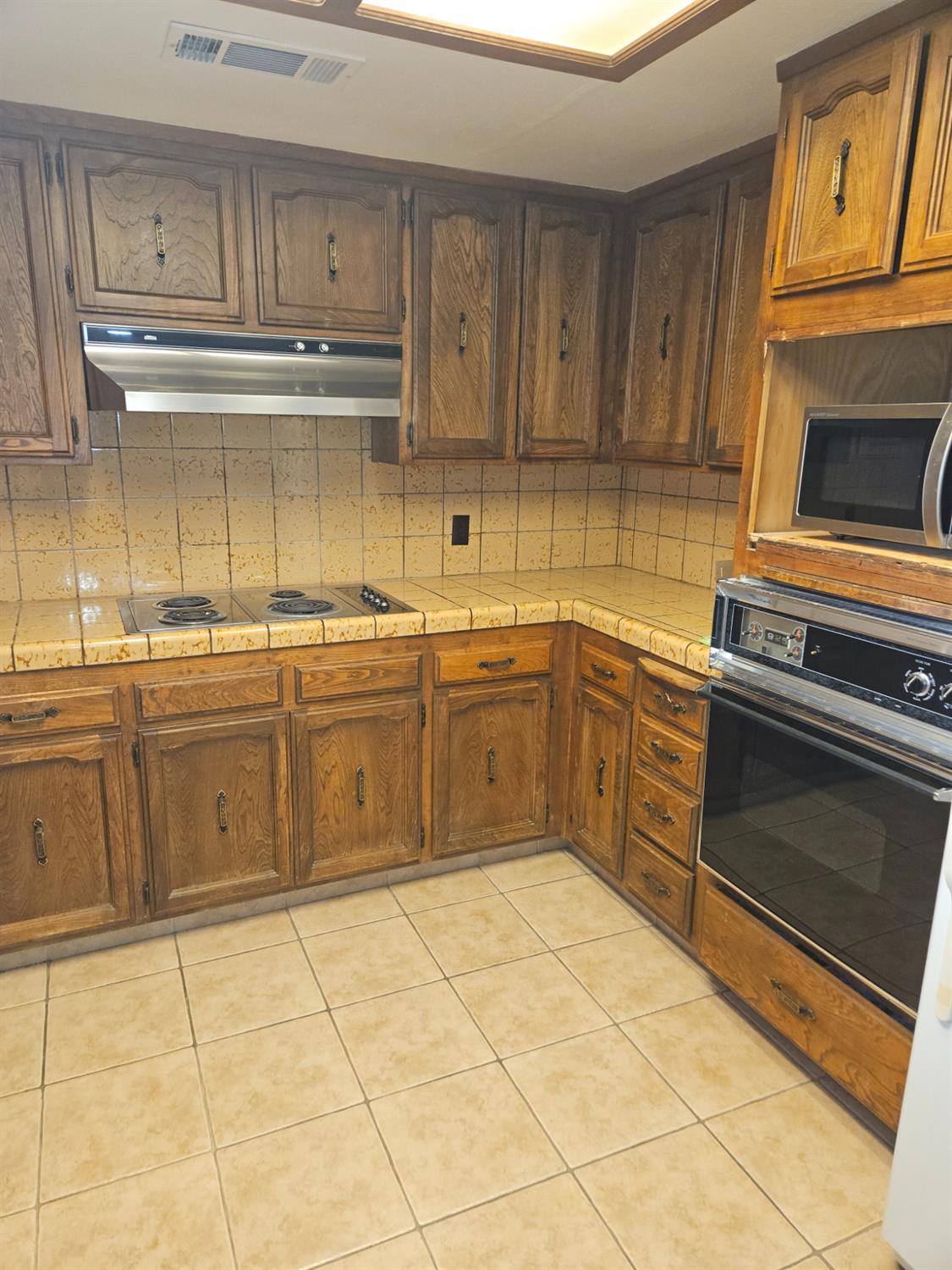 1657 Willow Ave, Clovis, CA 93612
