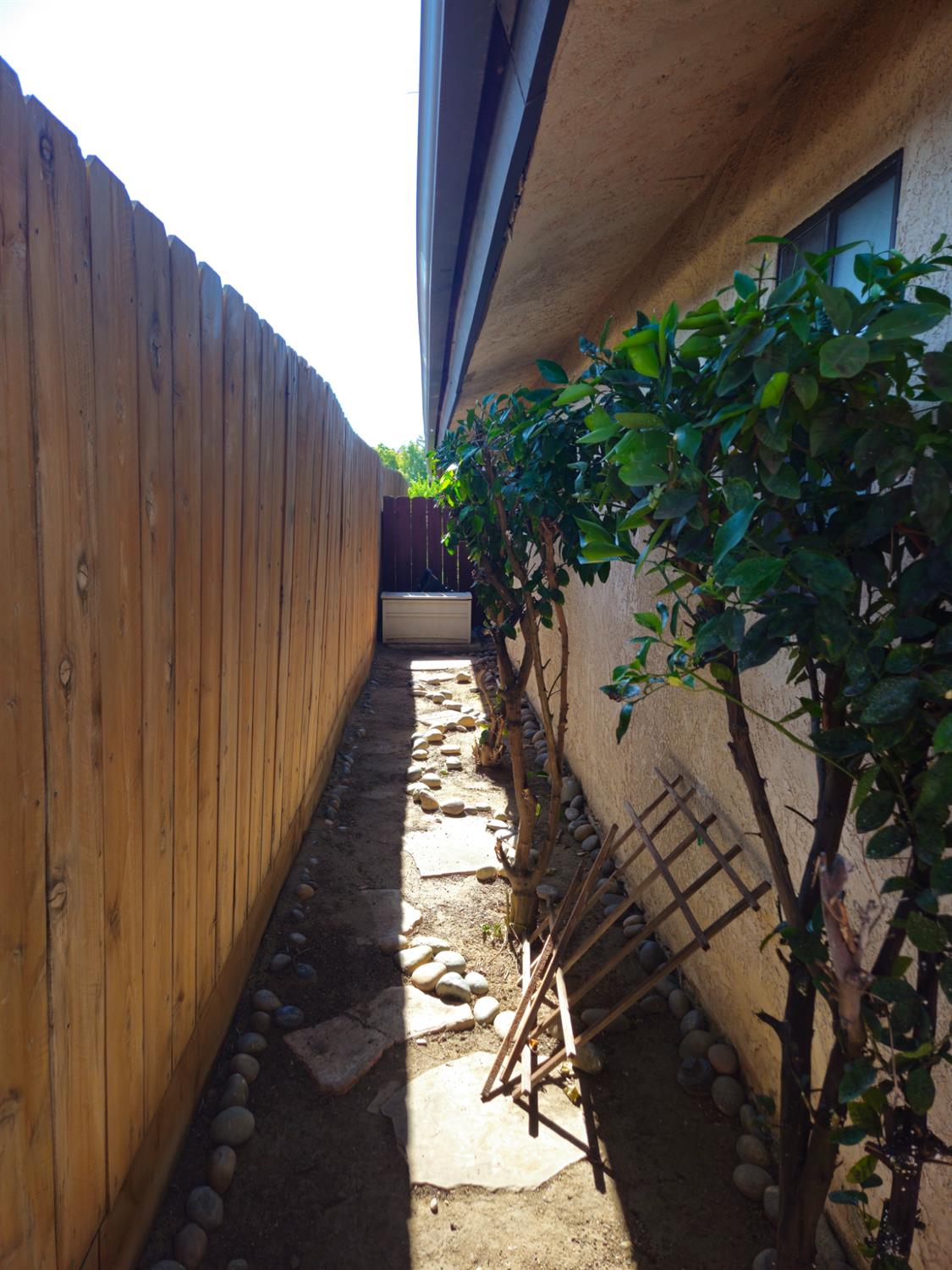 1657 Willow Ave, Clovis, CA 93612