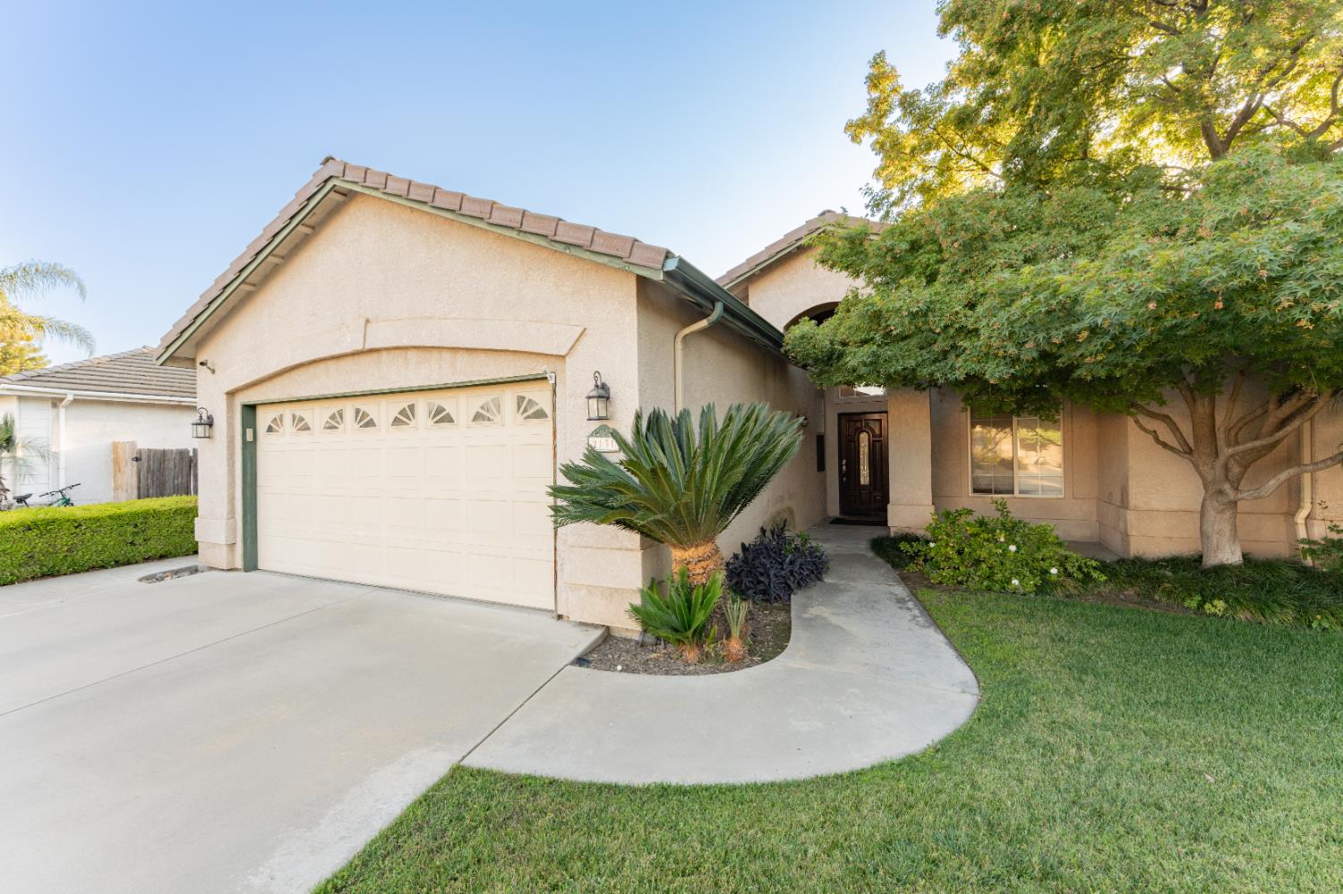 2131 N Terrace Ct, Visalia, CA 93291
